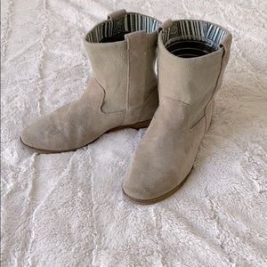 Toms suede boots.